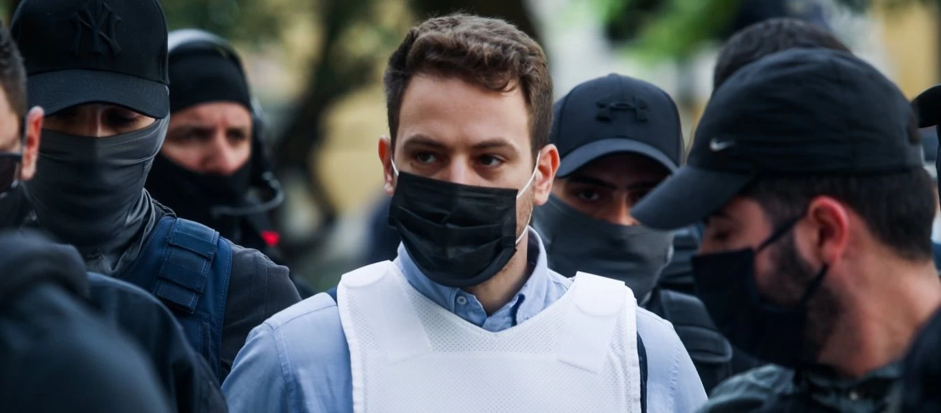 Γλυκά Νερά: Οι σχέσεις του πιλότου με τον ιερέα που έριξε βιτριόλι - Τι λένε